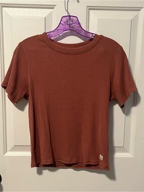 💕 EUC VUORI WOMEN'S POSE FITTED TEE IN ROSEWOOD HEATHER (?) - SIZE LARGE